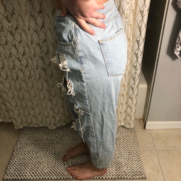 Distressed boyfriend jeans - Picture 2 of 3